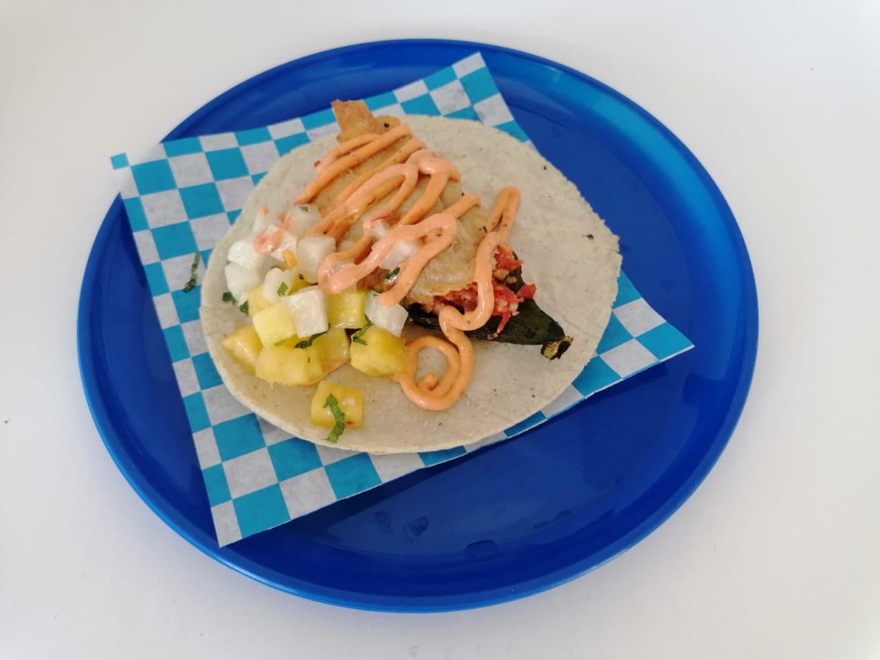 TACO DE CHILE RELLENO DE MARISCOS