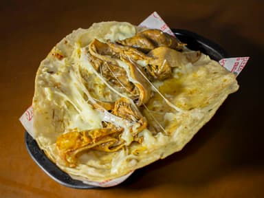 Mega quesadilla Buche