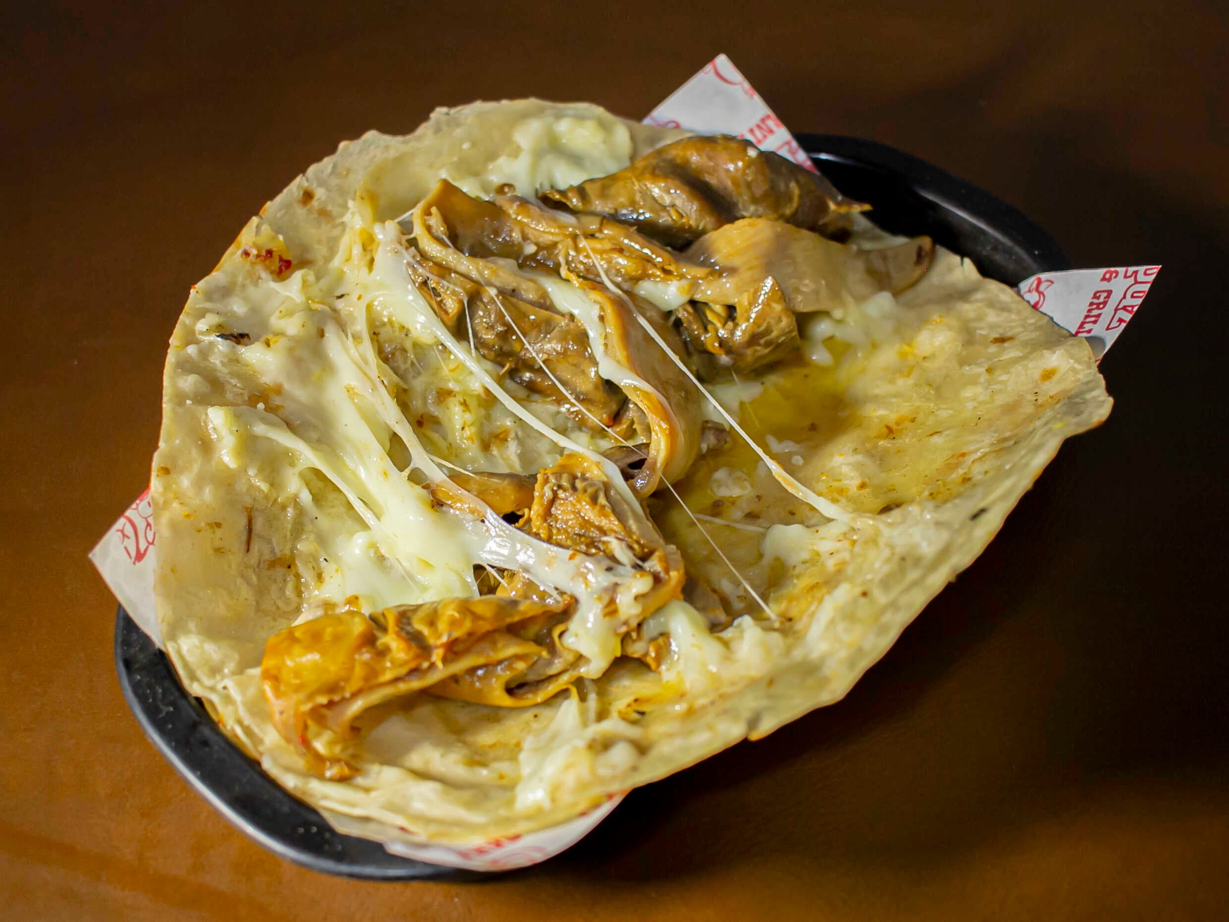 Mega quesadilla Buche