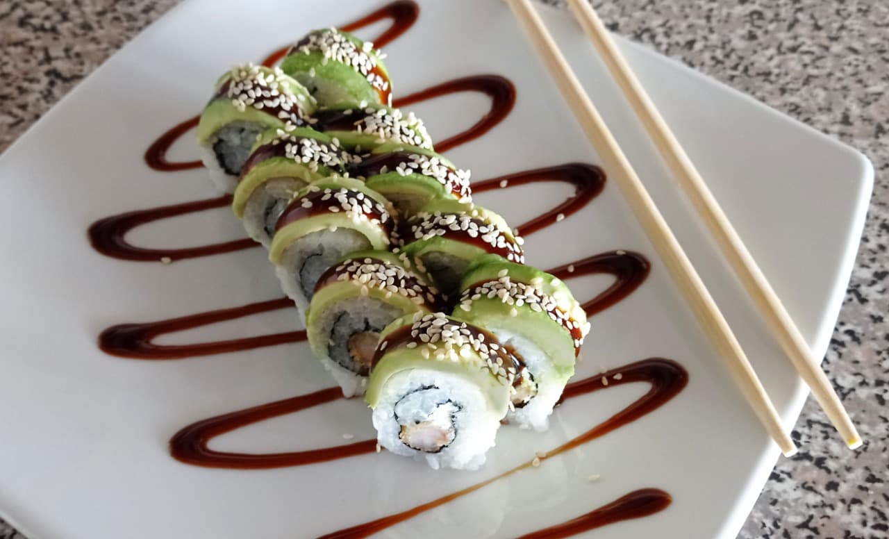 Maki Clásico Avocado Ebi