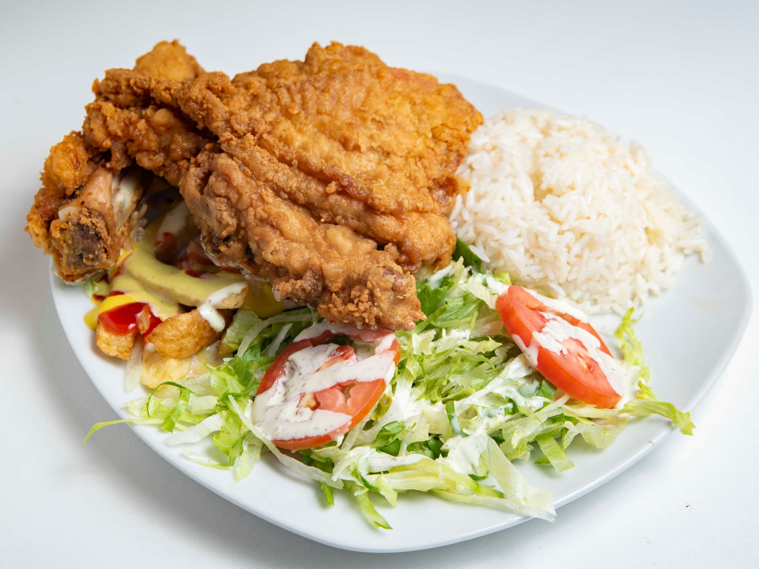 Pecho con Arroz Chaufa + Gaseosa