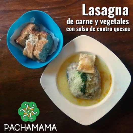 Lasagna de Carne y Vegetales con Salsa 4 Quesos