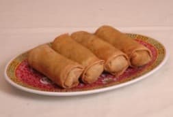 2 unidades lumpias (egg roll)