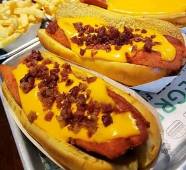 3 Hot-dogs de Cheddar con Tocino🌭