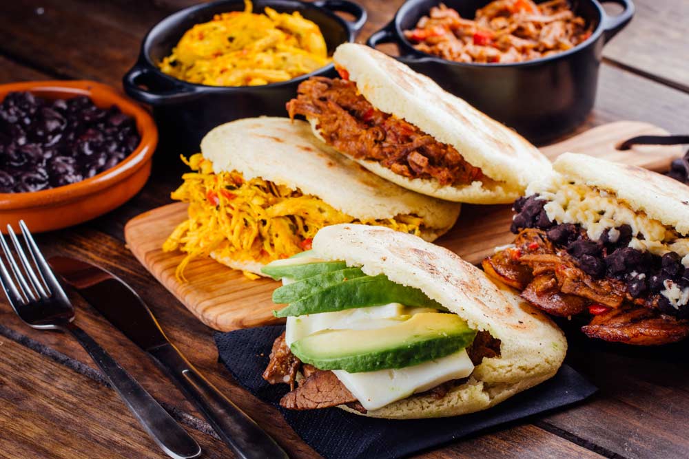 Arepa Rellena con Gaseosa Personal