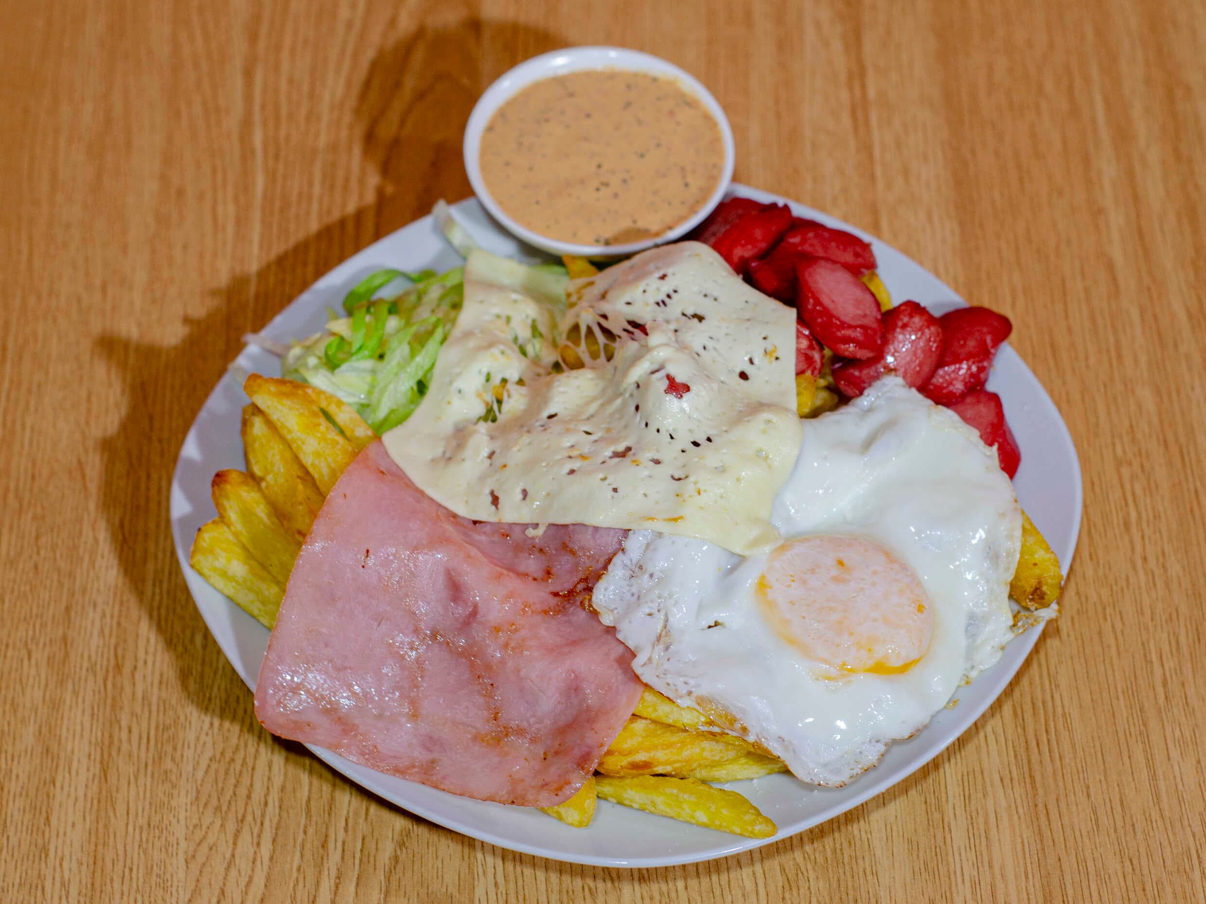 Salchipapa Mixta