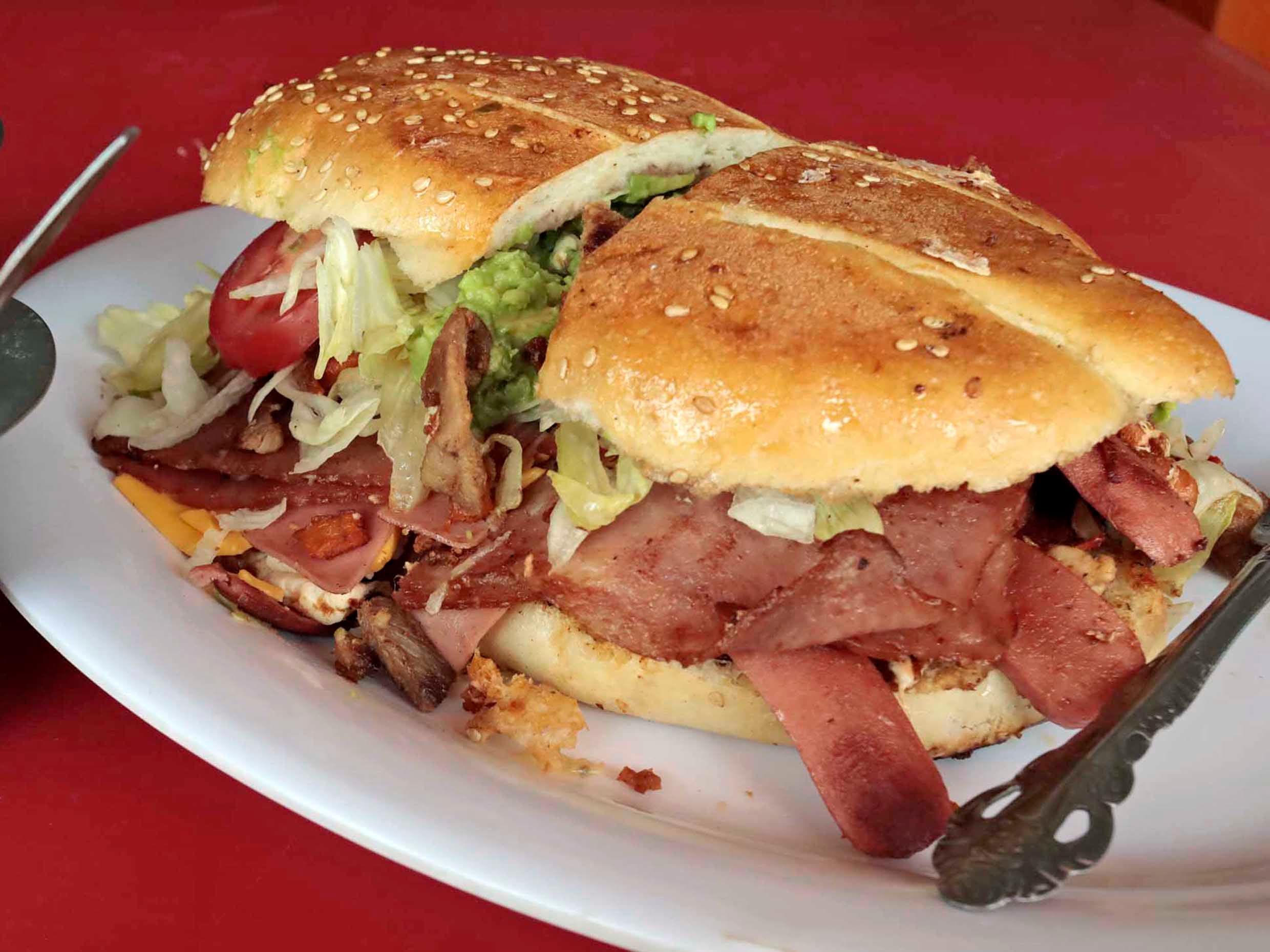 Torta Gigante Mexicana