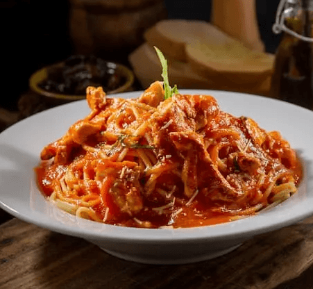 Pasta Lomo en Trozos a la Napolitana