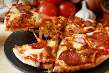 Combo Pizza Mediana 30 Cm + 2 Bebidas