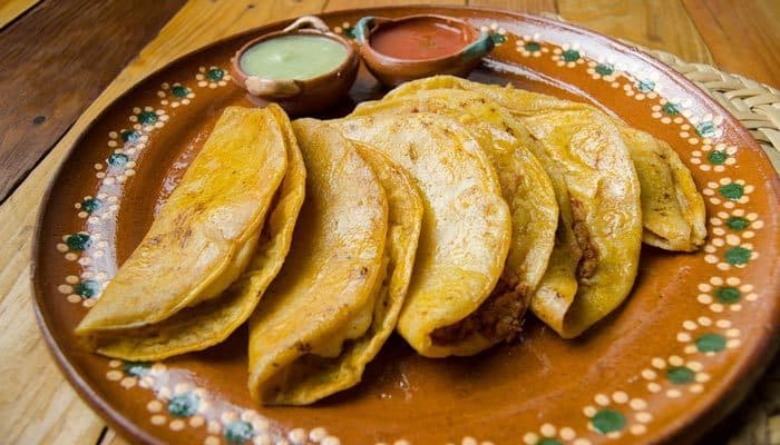 Orden de tacos canasta puro chicharron