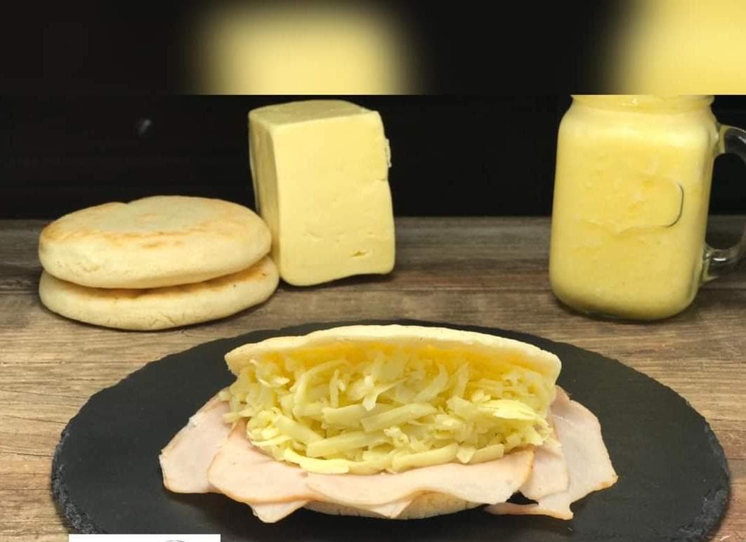 Arepa de Jamón y Queso