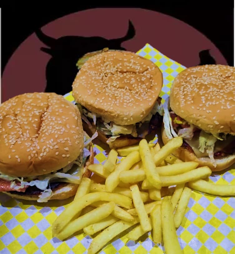 3 HAMBURGUESAS + PAPAS FRITAS