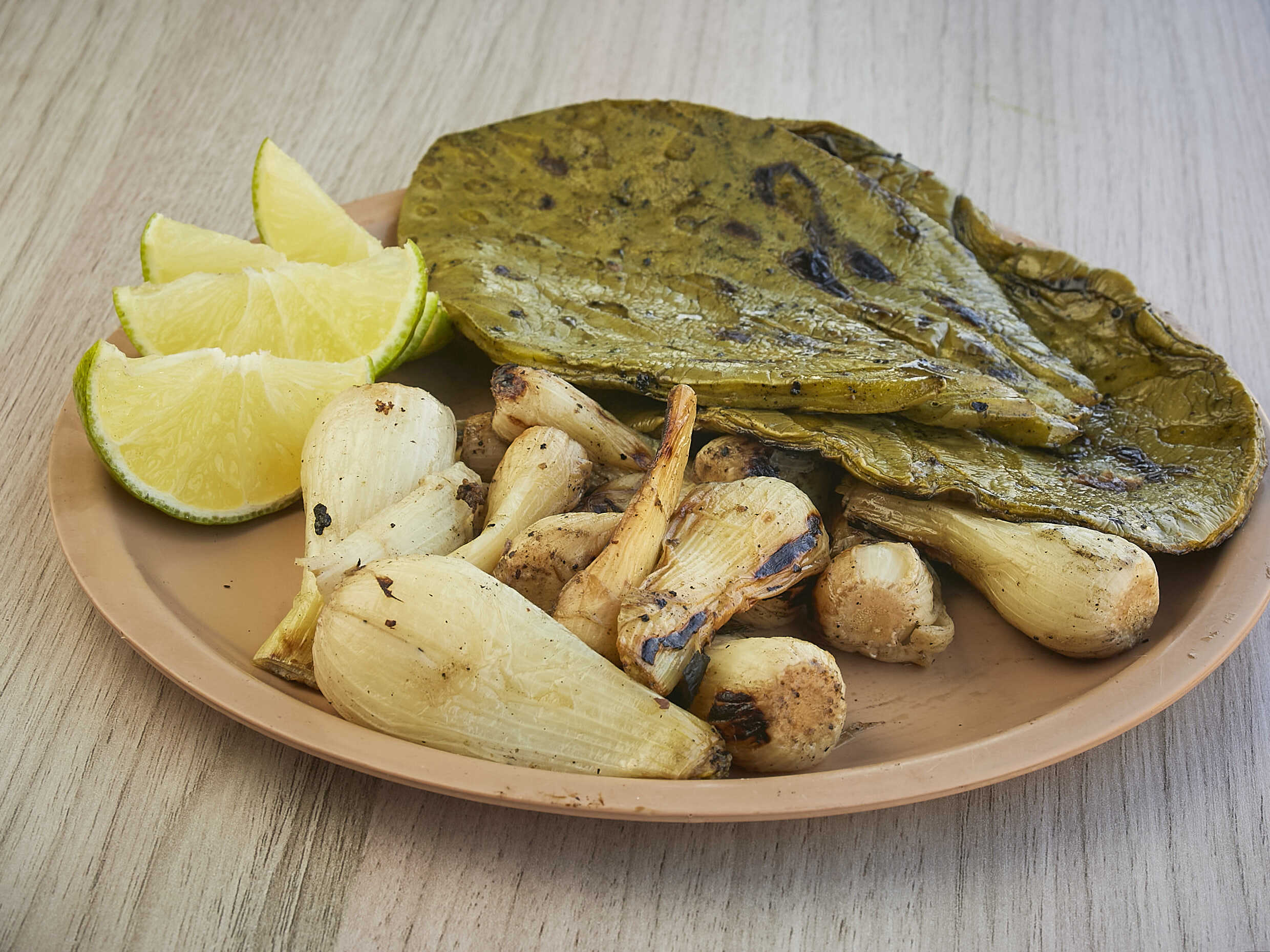 Orden De Cebollas Asadas & Nopales
