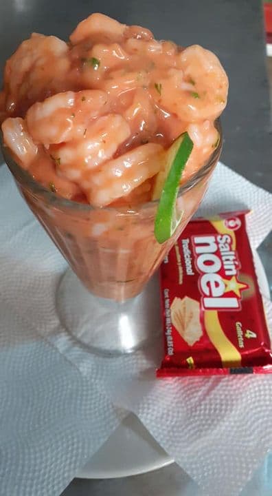 Ceviche de Camarón con Bebida