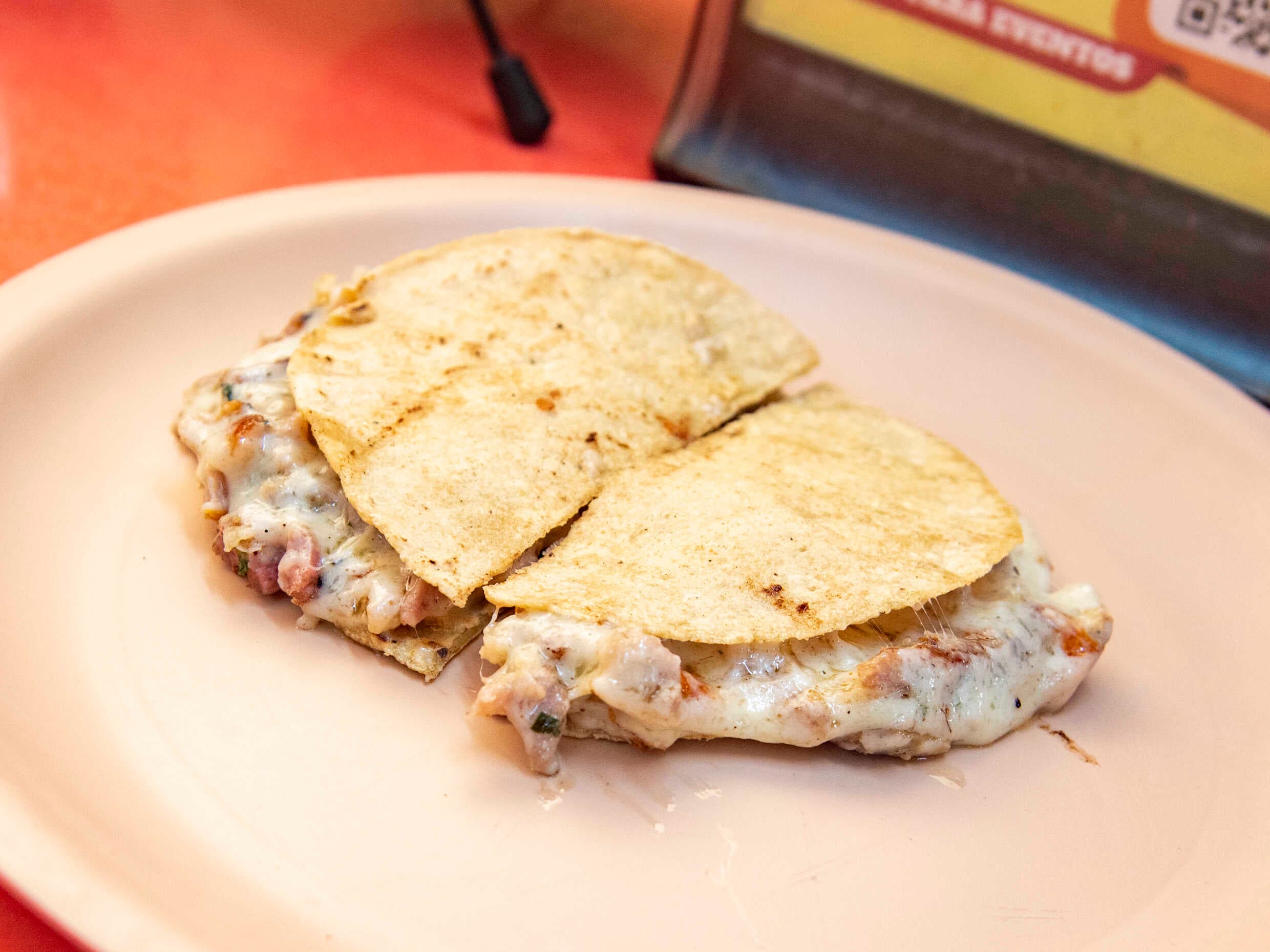 Quesadilla Oriental Con Carne