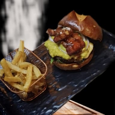 Burguer mi guadalupe + Papas