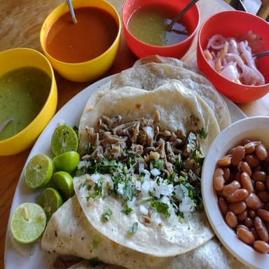 Quesadilla (elige Tu Carne) + Agua 1 Lt.