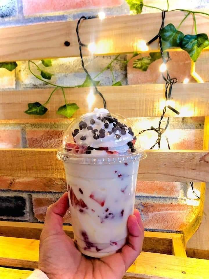 Fresas con Crema y Nieve de Yogurt 12 oz