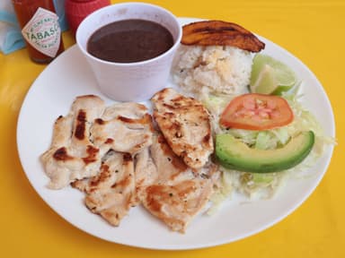 COMBO PECHUGA DE POLLO A LA PLANCHA