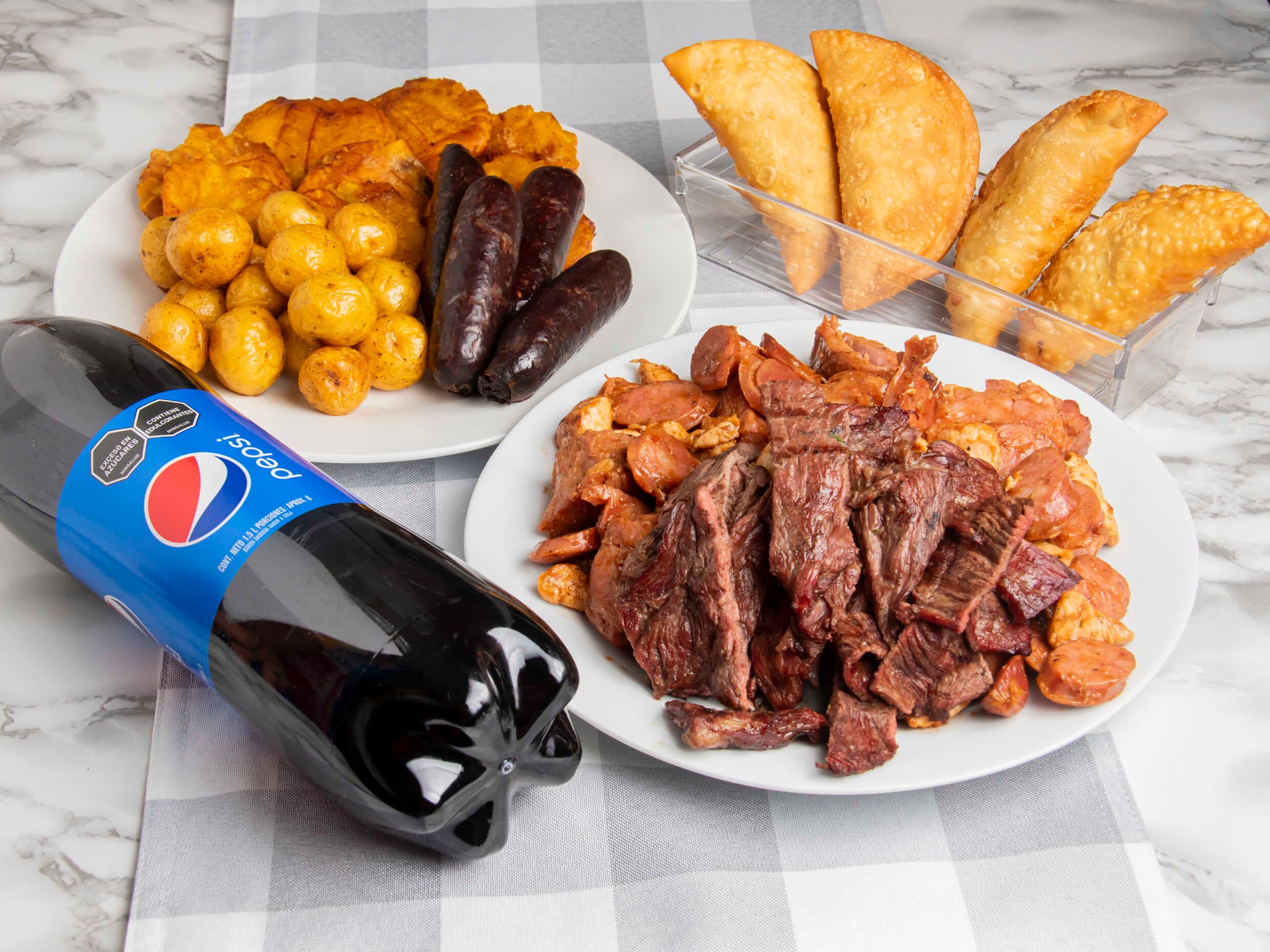 Picada Para 4+4 Empanadas Jamón y Queso+Gaseosa