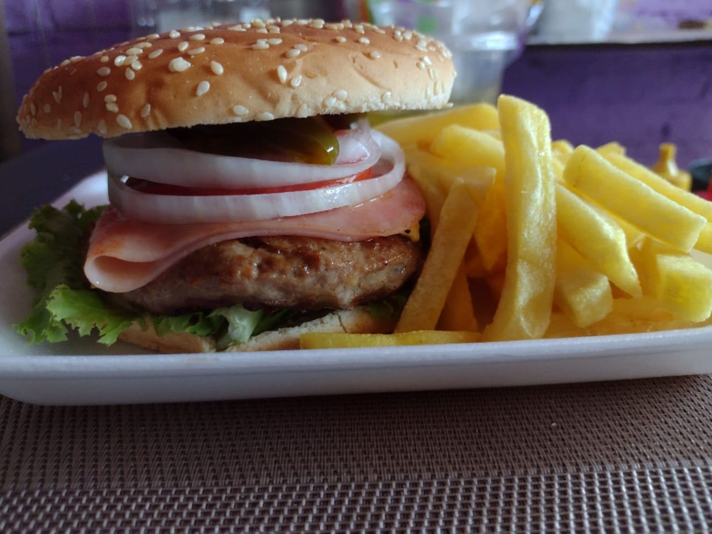 Hamburguesa Clásica con Papas