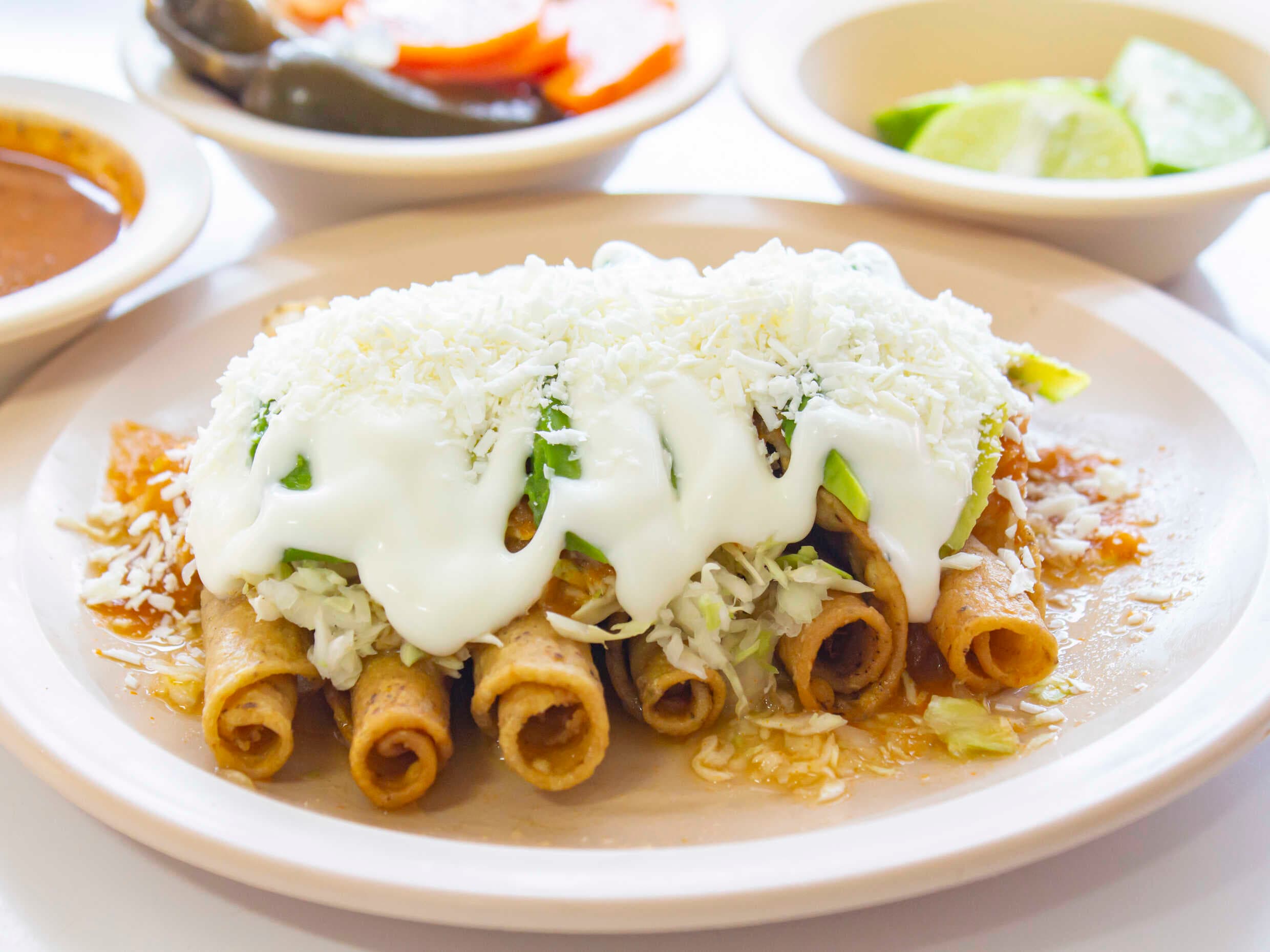 1/2 Docena de Flautas con Queso y Crema