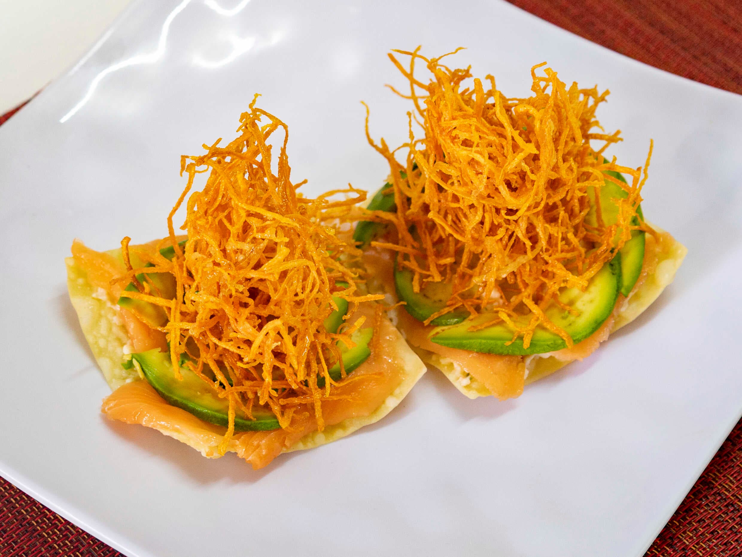 Tostada de Salmon