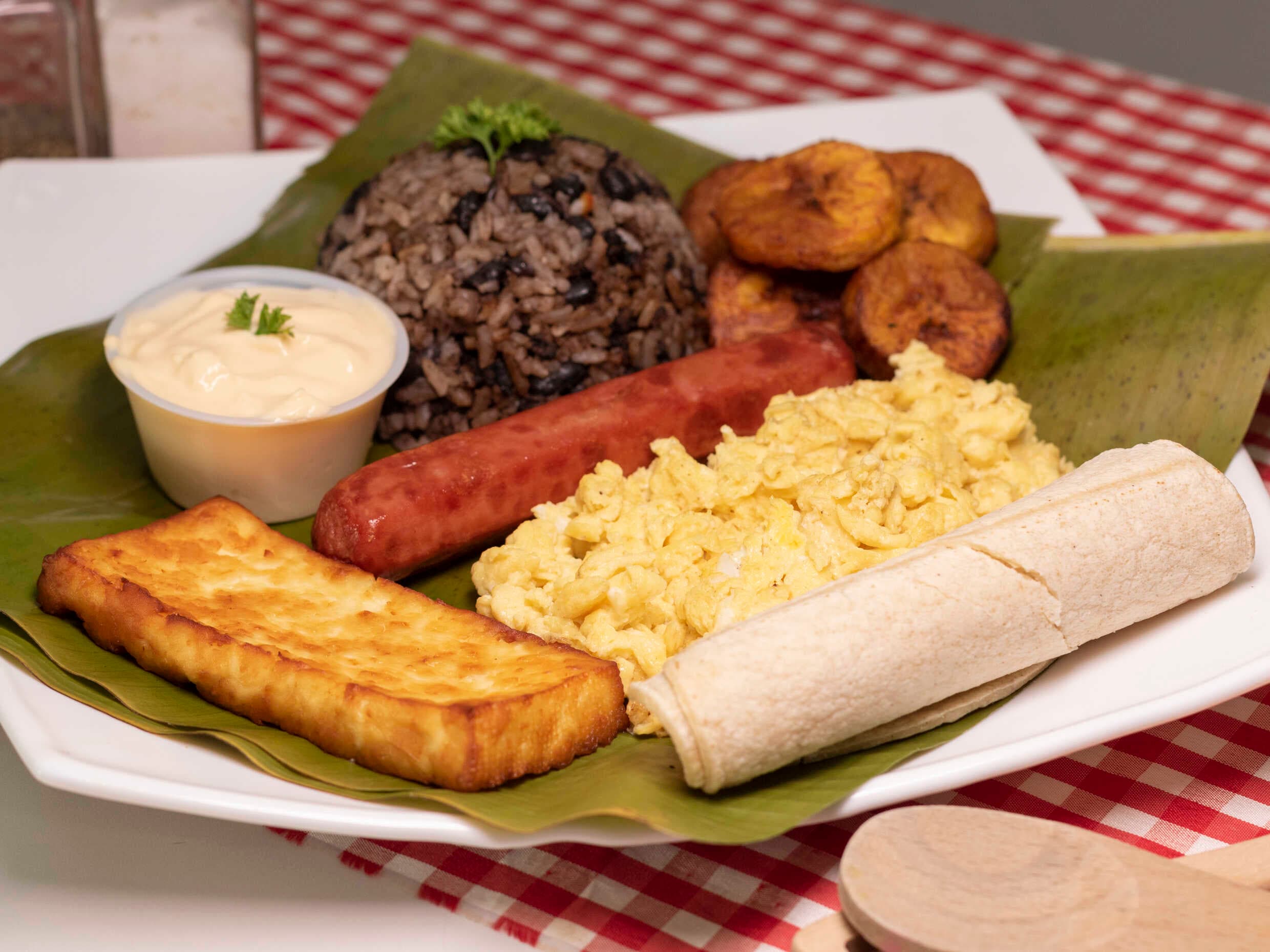 Desayuno Deluxe + Bebida