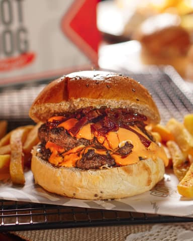 Hamburguesa Bacon And Cheese+ Papas a la Francesa