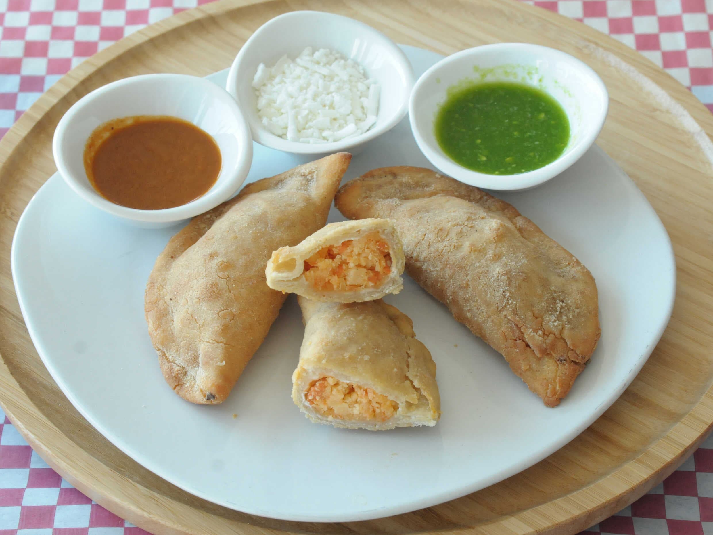 Empanada de Papa con Chorizo
