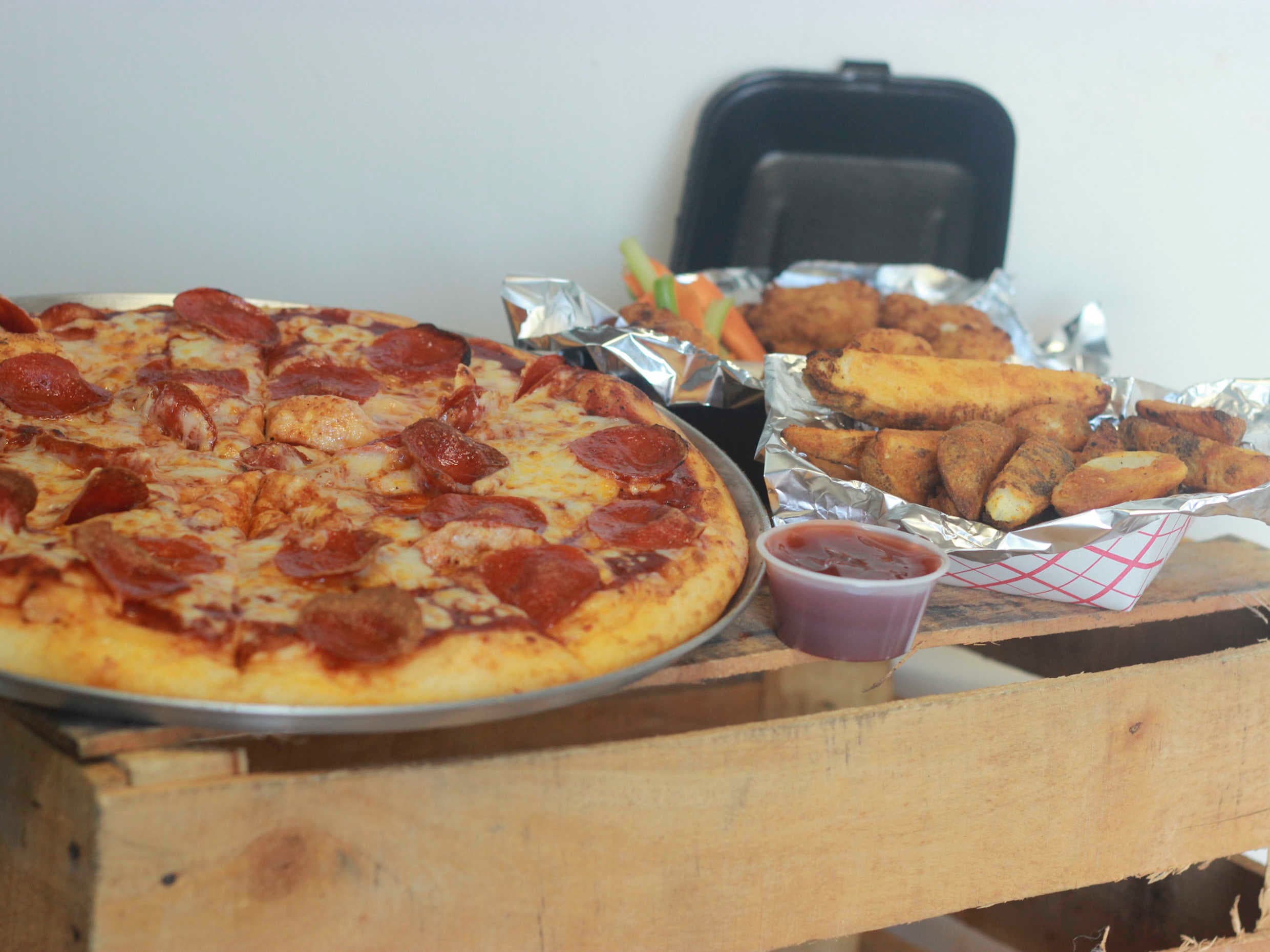 Combo Pizza Mediana+ Alitas+ Papas+ Refresco