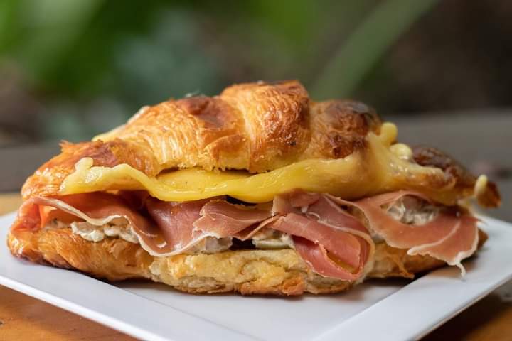 Croissant de Jamón Serrano