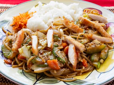 Yakisoba de Pollo