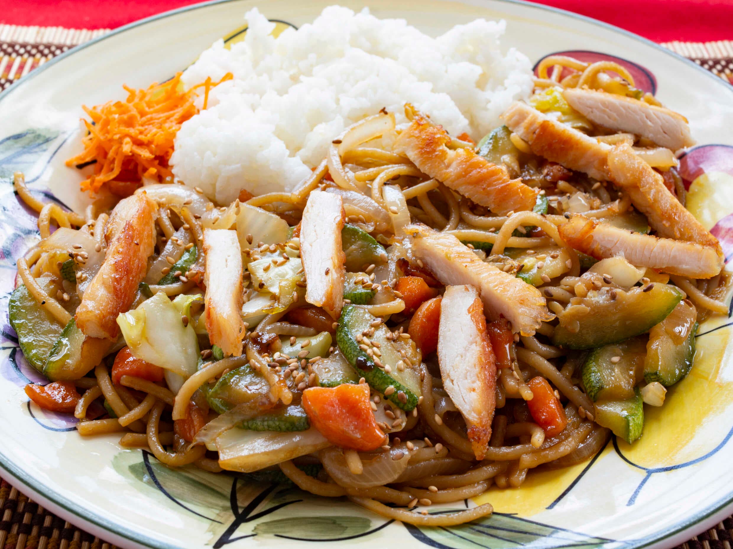 Yakisoba de Pollo