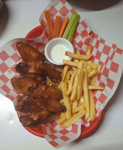 10 ALITAS CON PAPAS FRANCESA