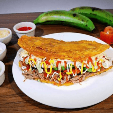 Patacón de Tinga de Pollo