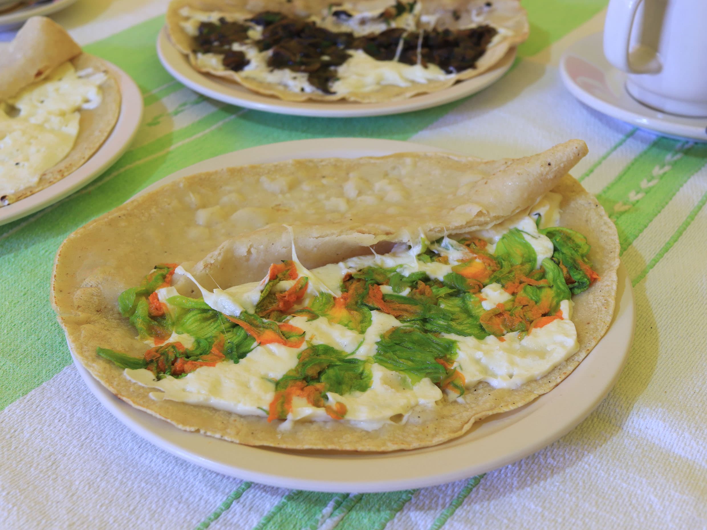 Quesadilla con flor de calabaza