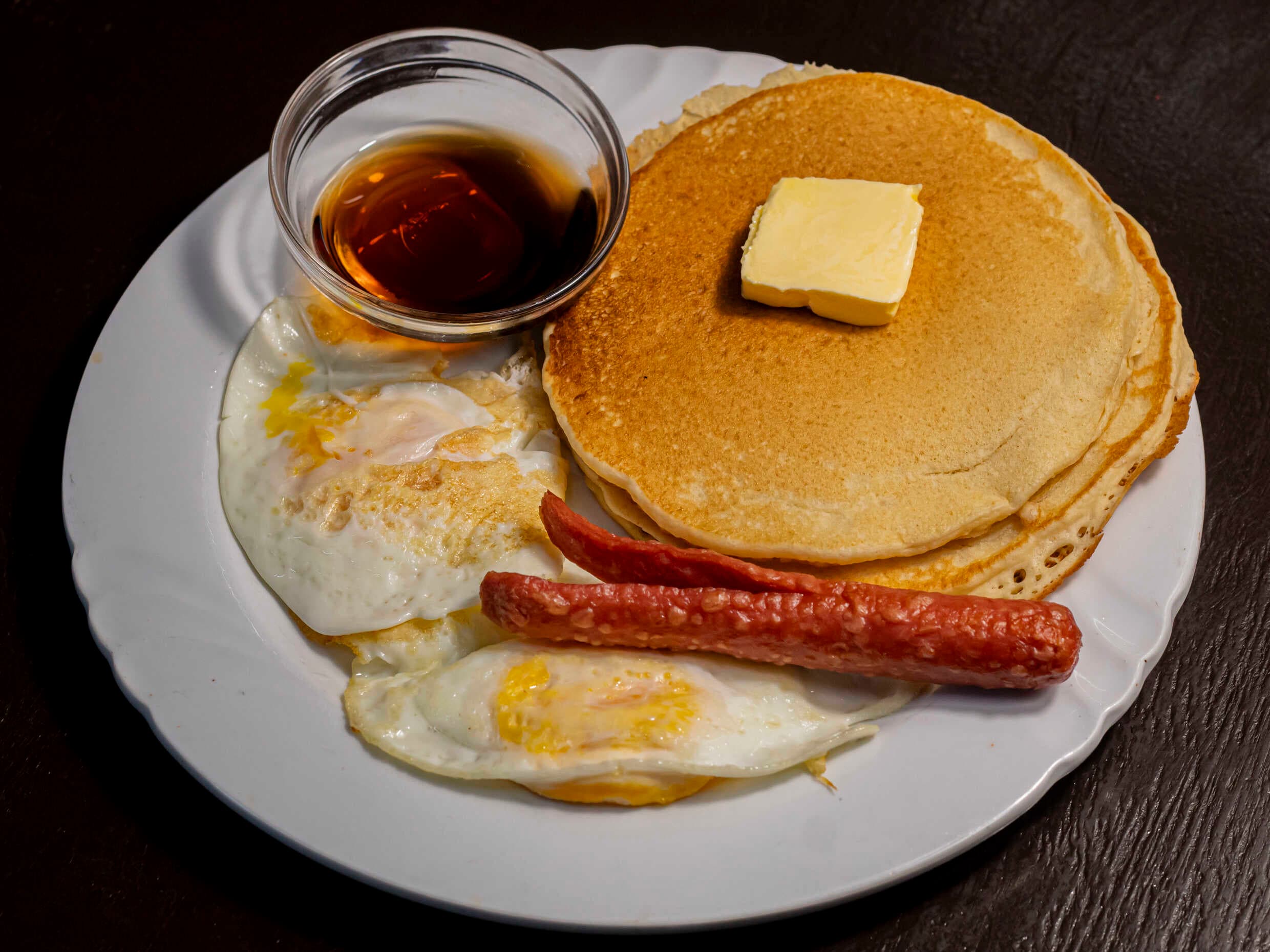 Desayuno Americano+ Bebida a Elegir