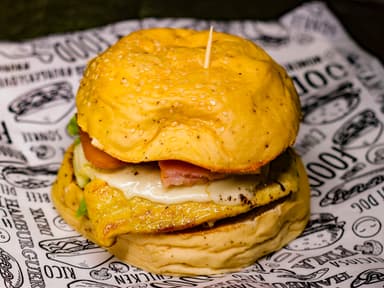 Hamburguesa Carne, Chorizo y Lomito
