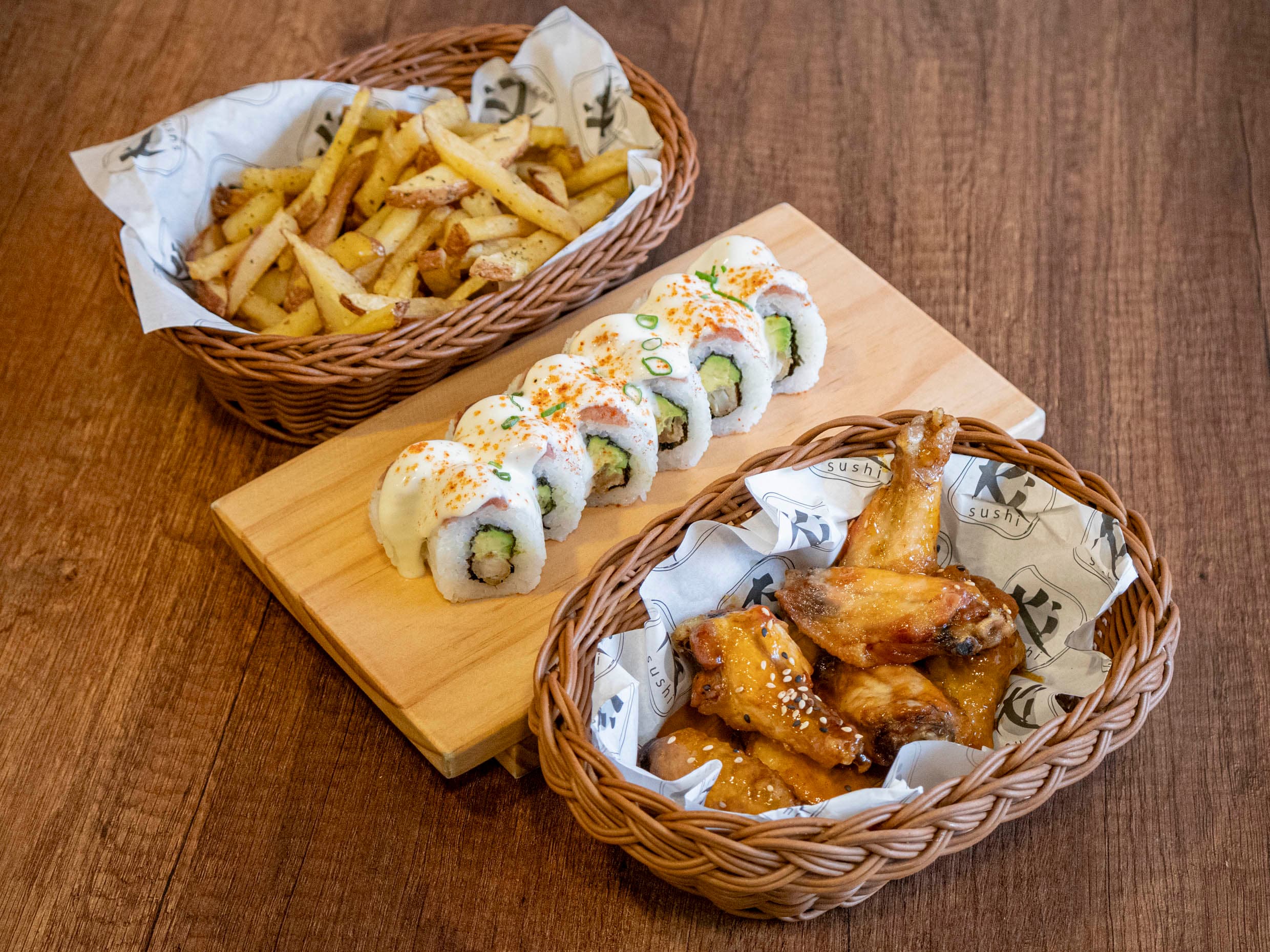 Promo 12 Makis más 8 Alitas