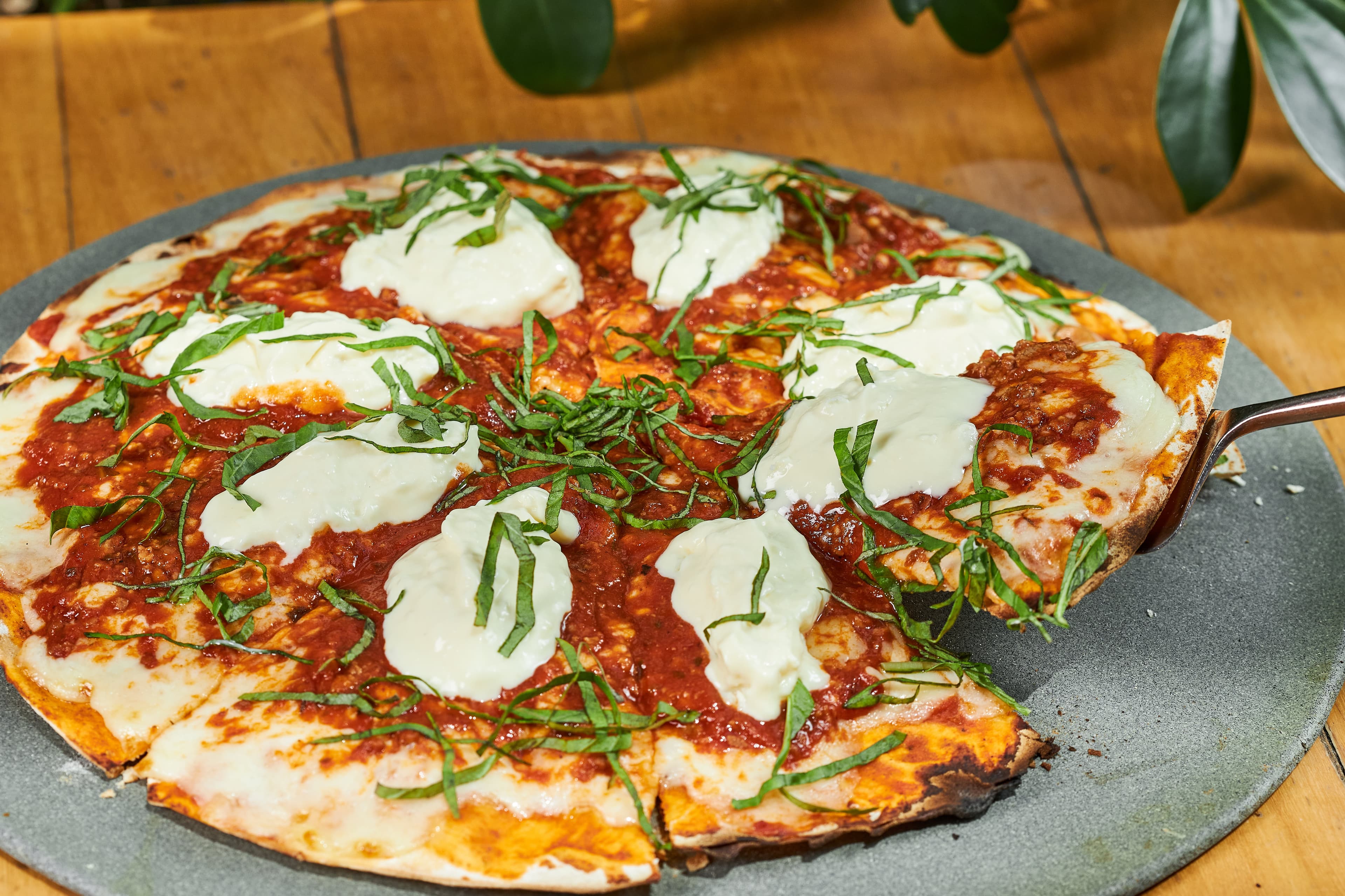 Pizza Bolognesa y Straciatela