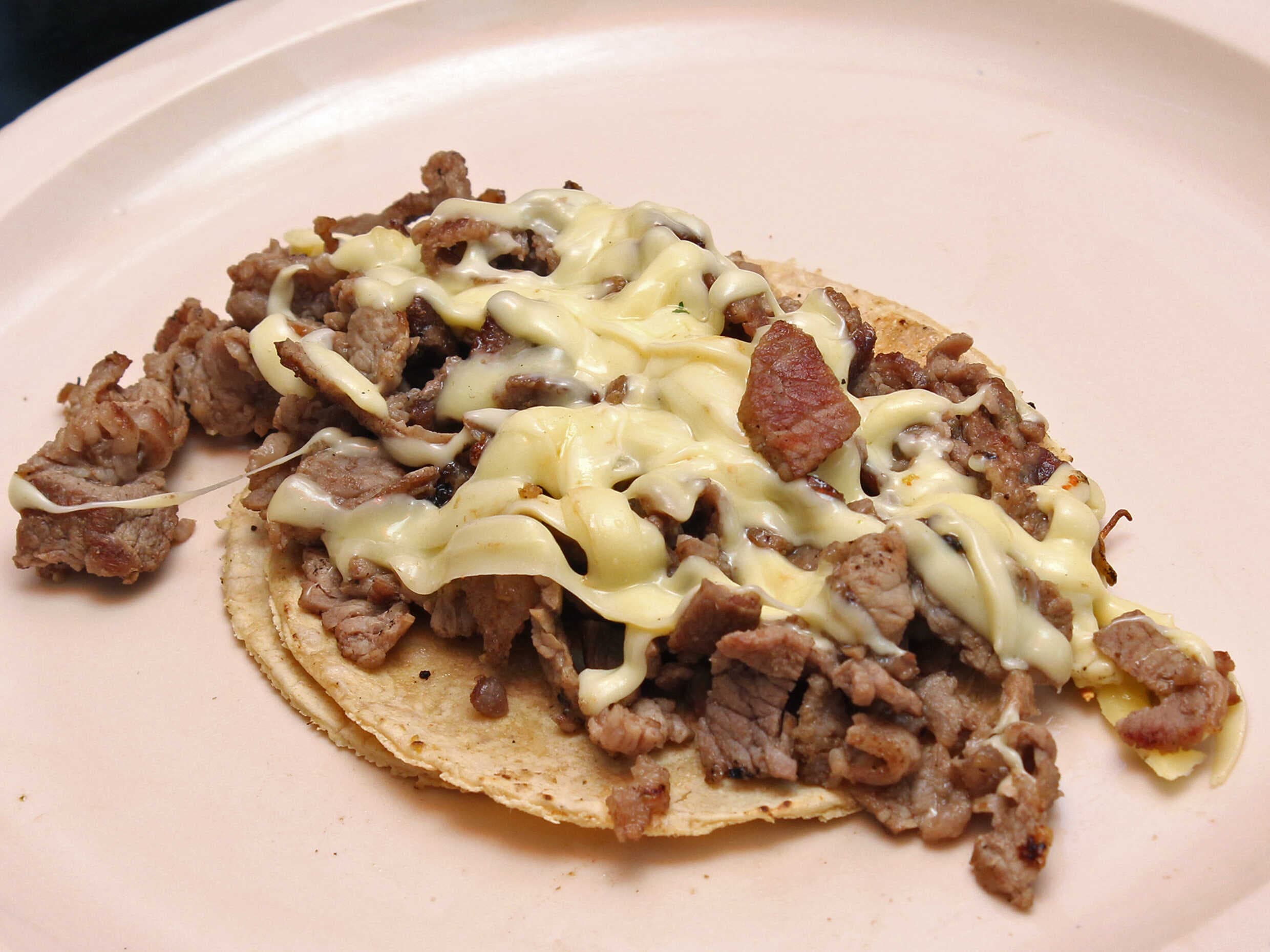 Taco de Costilla con Queso