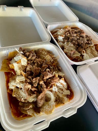 Chilaquiles con bistec