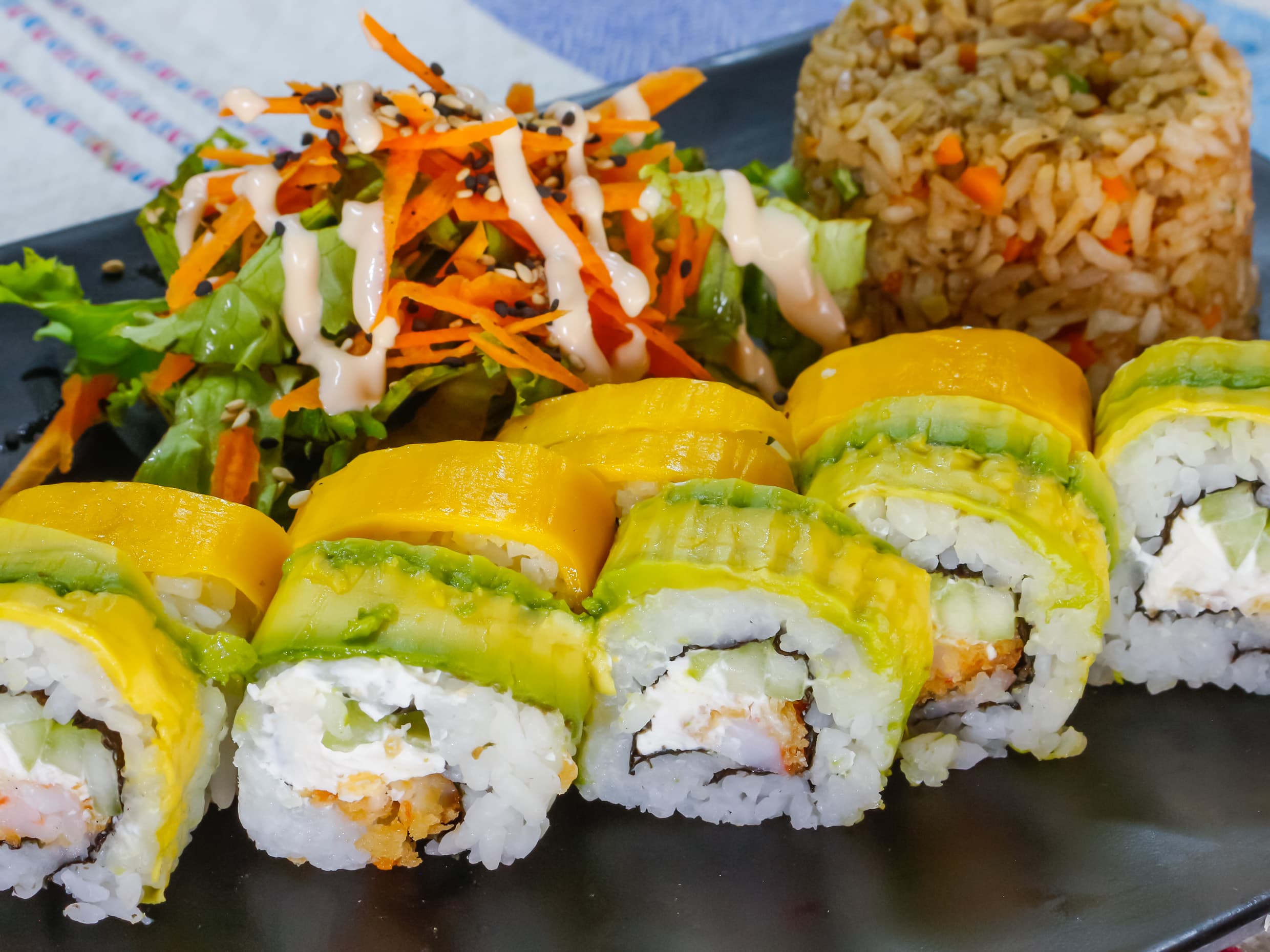 Combo 2 Rollos + Arroz Frito + Ensalada