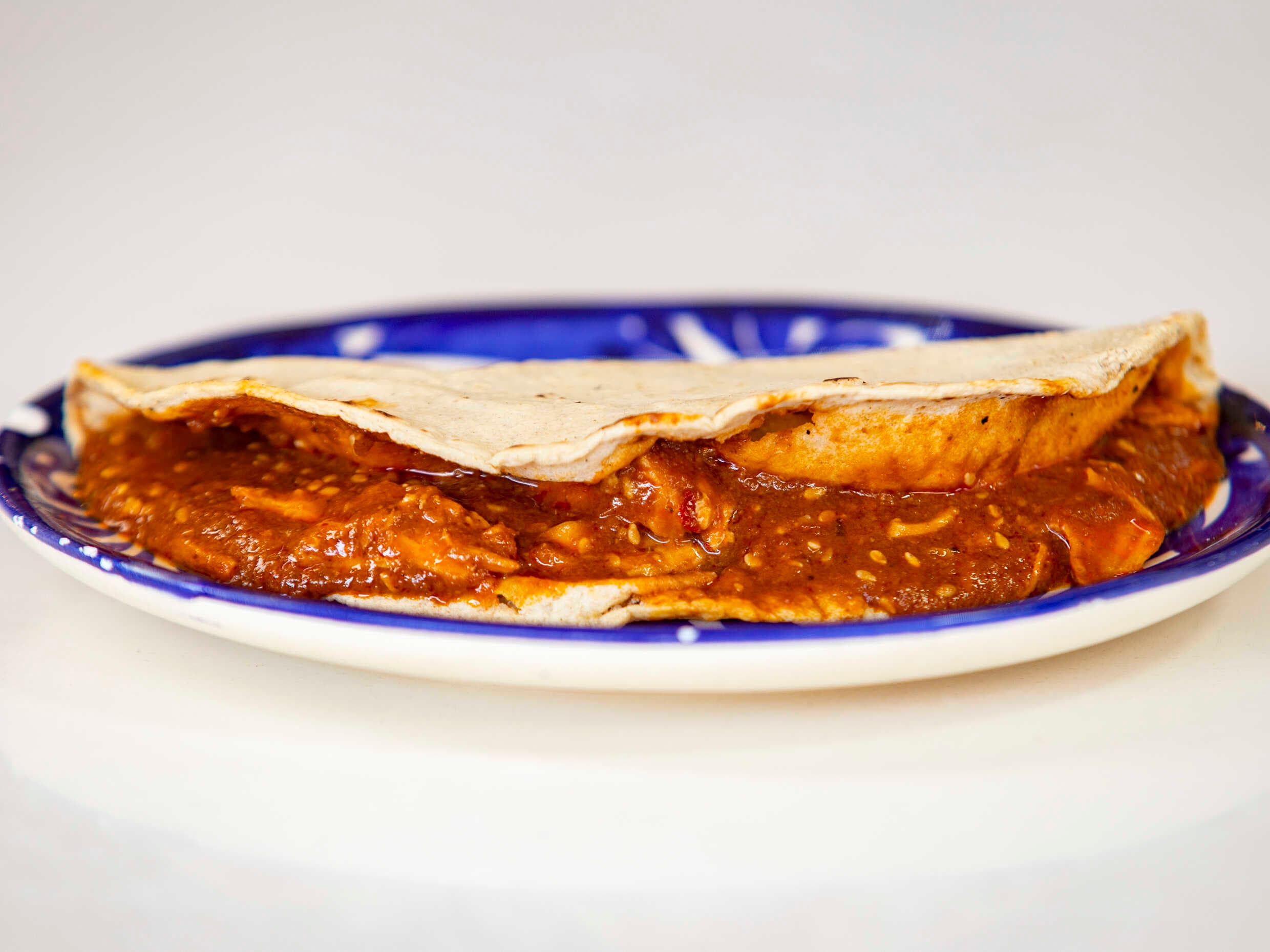 Quesadilla Mole con pollo