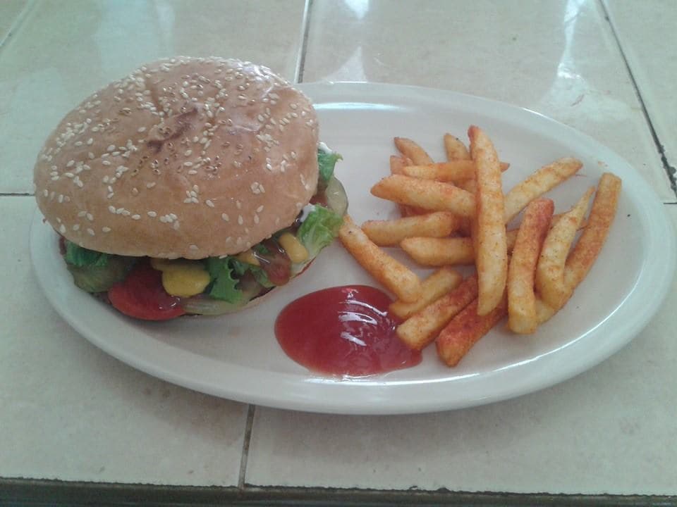 Hamburguesa de Res con Papas