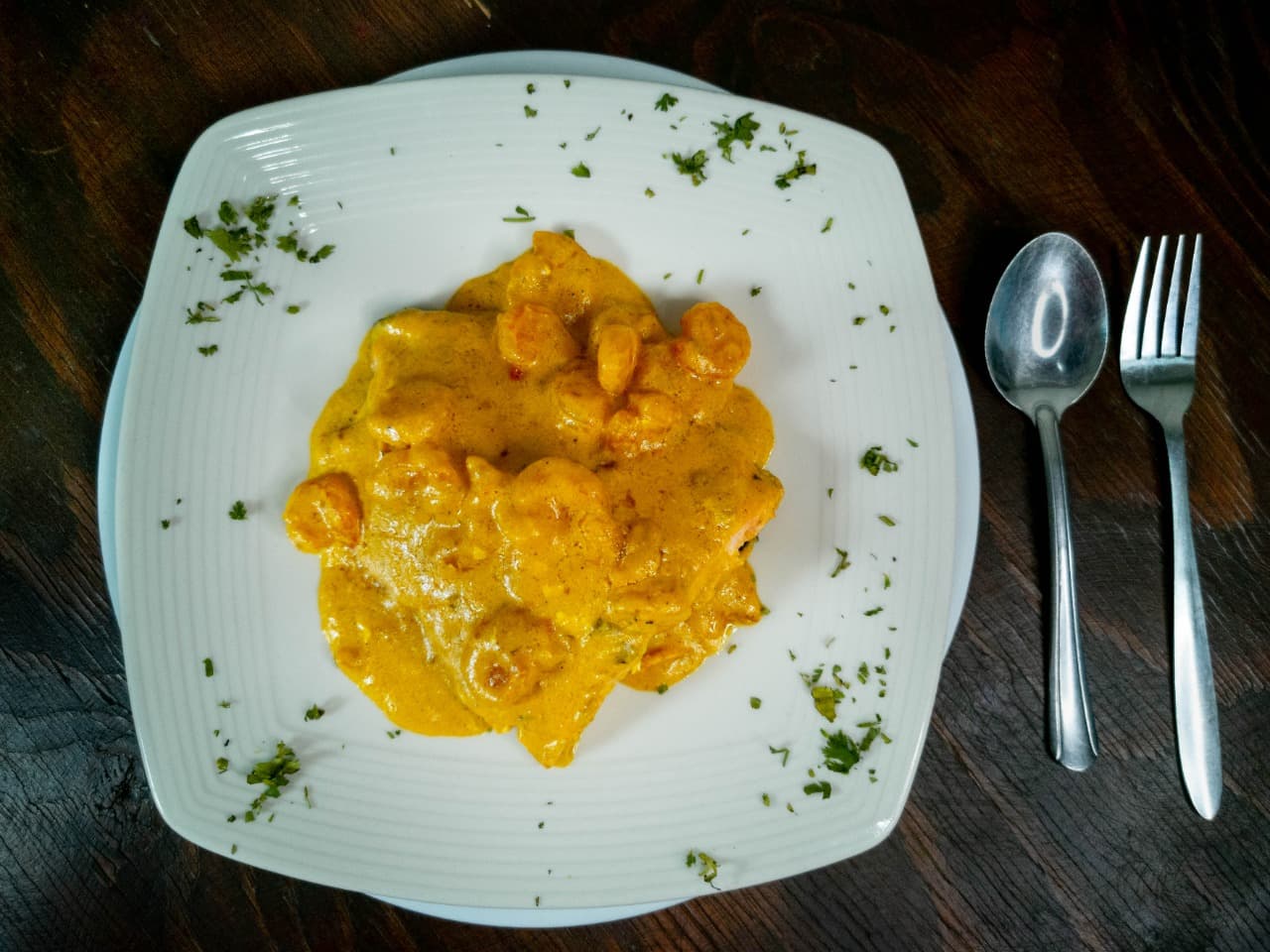 Filete de Salmón en Salsa con Mariscos
