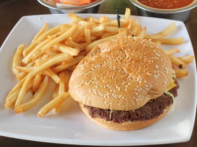 Hamburguesa con Queso y Papas