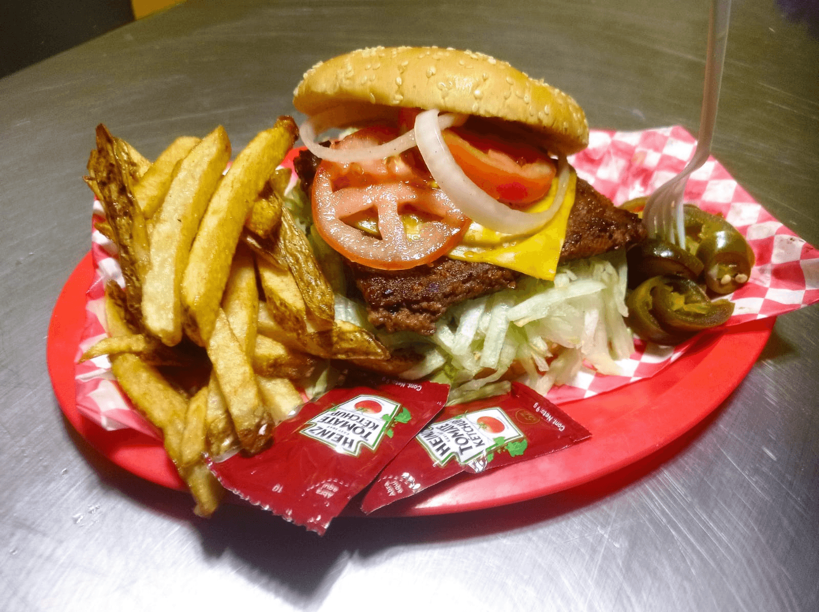 Hamburguesa de Sirloin y papas fritas