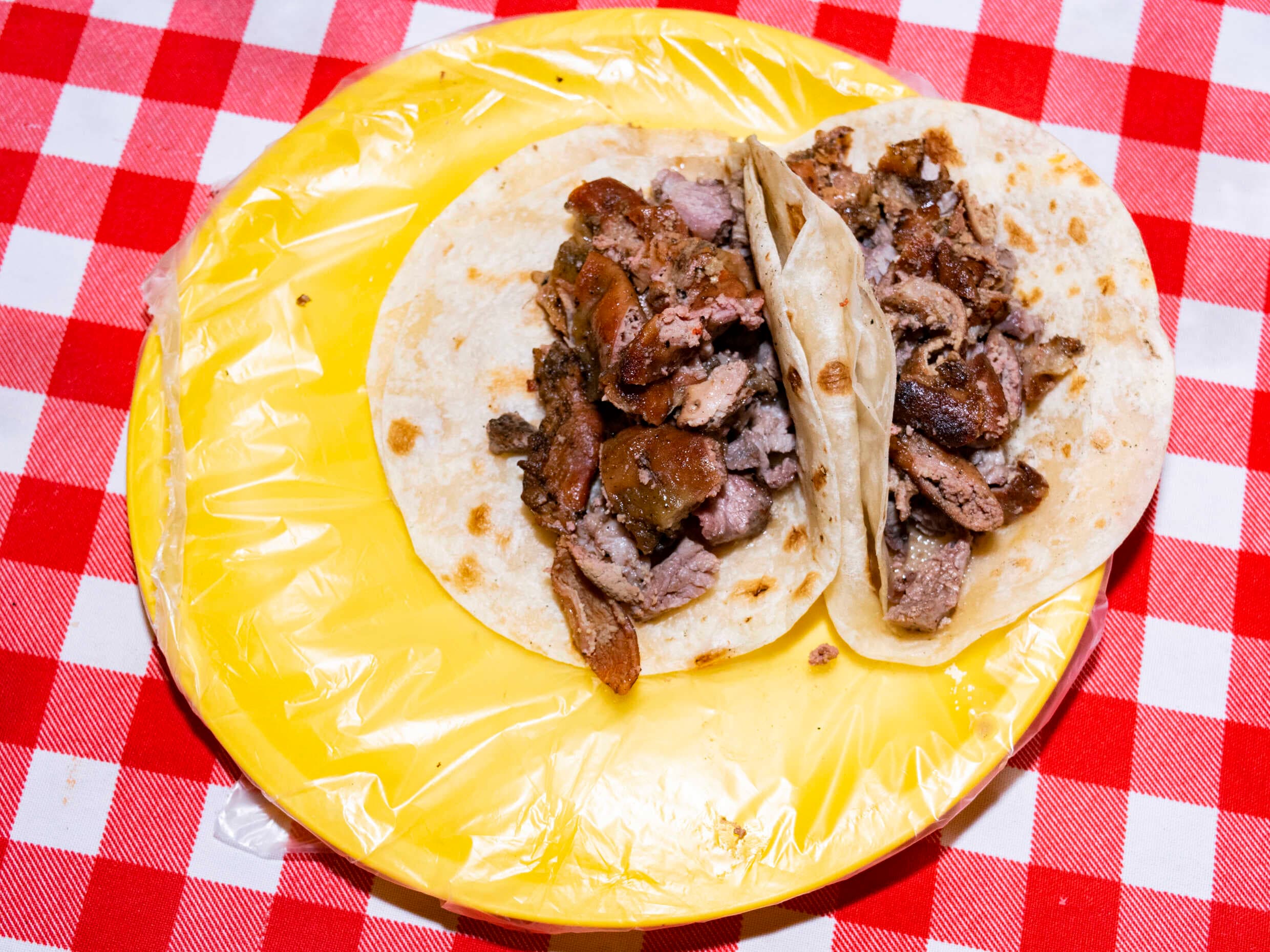 Taco mixto asada y tripa